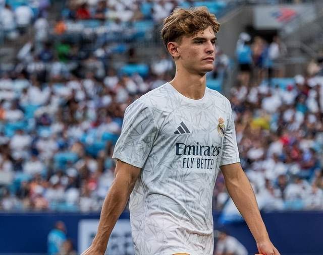 赛中再次闪 赛中再次闪