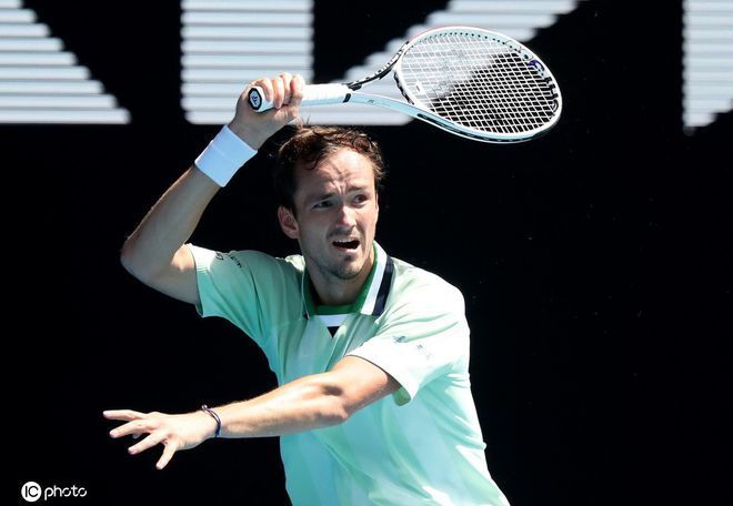 防守脚步更 防守脚步更